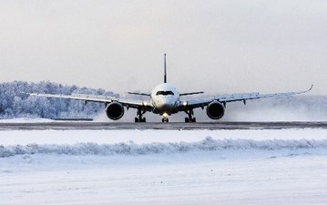 Review of airport winter operations