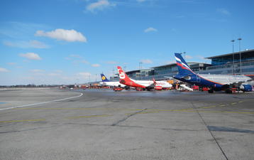 Apron rehabilitation and flight operations