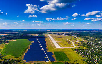 Solarenergie an Flughäfen - Erneuerbare Energien in Einklang mit der Flugsicherheit